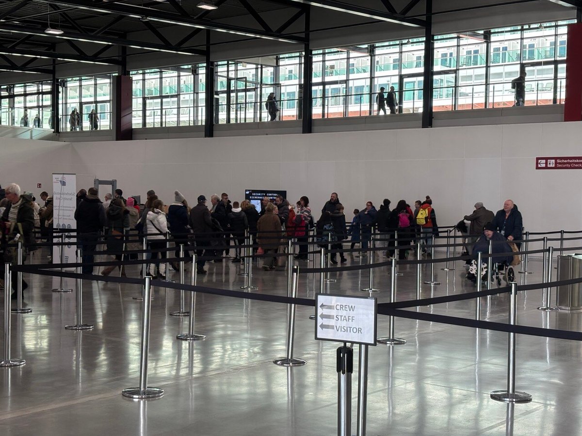 Hamburg Cruise Center - Screen 3 - 75 Security Check 6